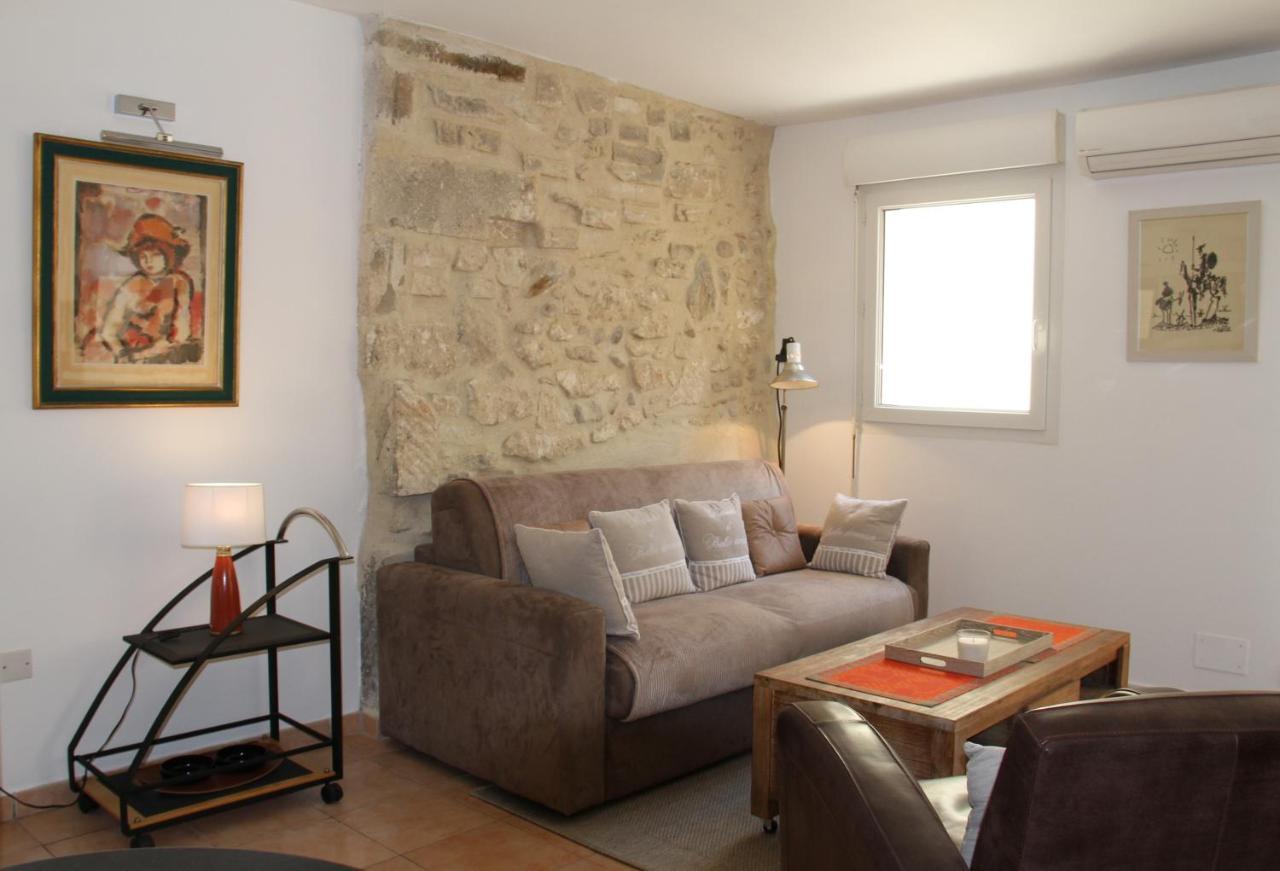 Agreable Maison De Ville Eyragues Exteriér fotografie