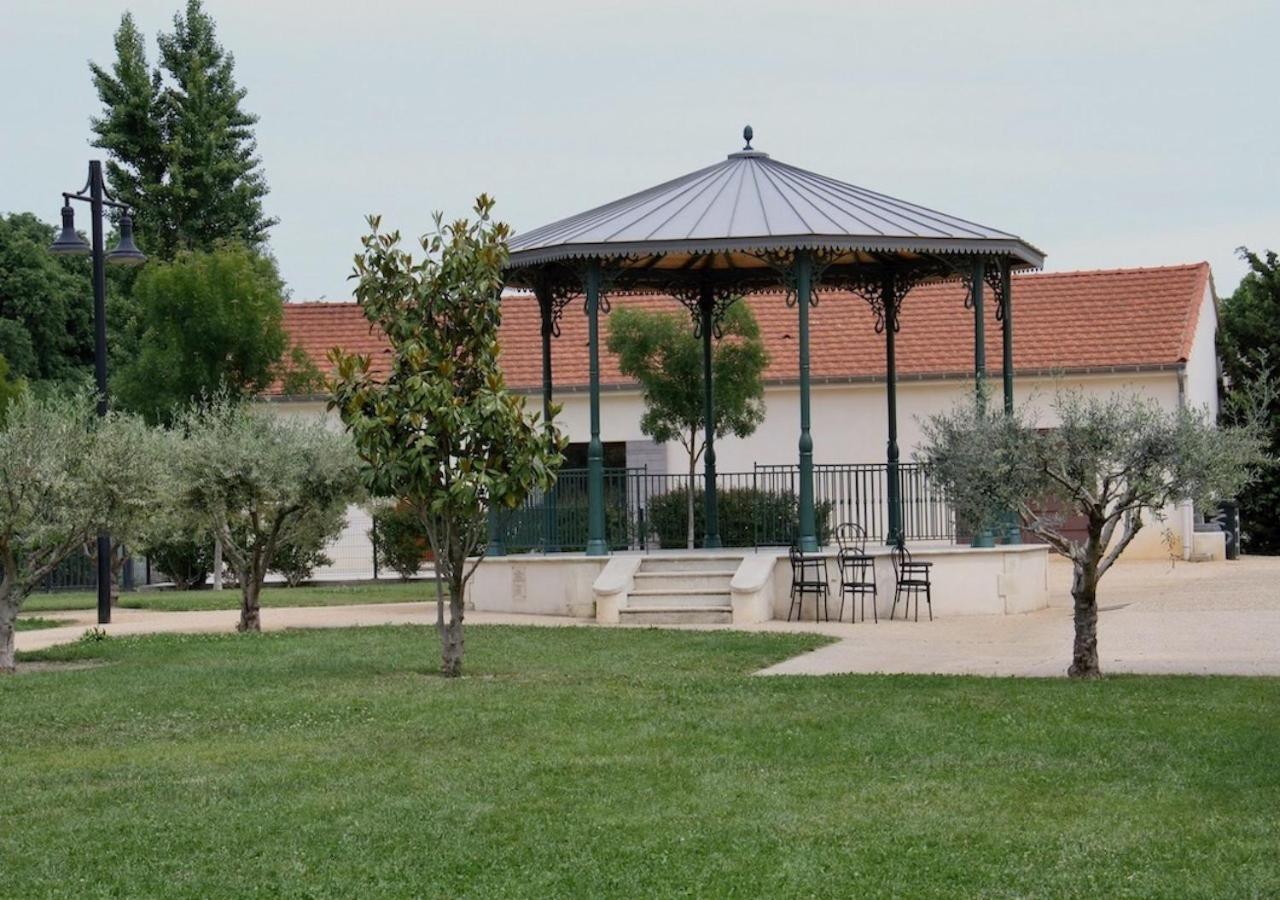 Agreable Maison De Ville Eyragues Exteriér fotografie